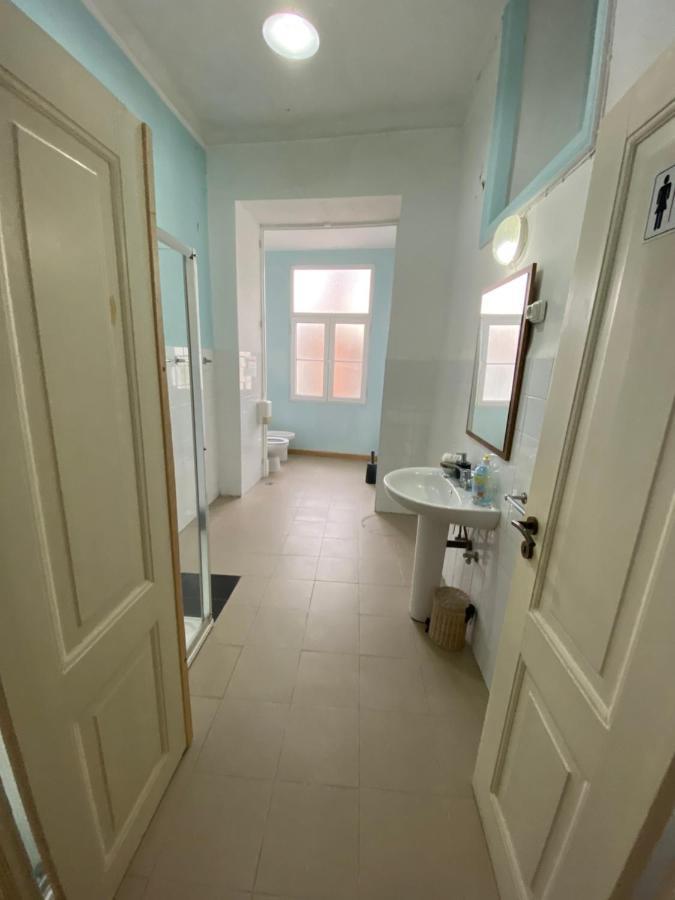 Nature Chiado 2- Cozy Little Double Room With Shared Bathroom リスボン エクステリア 写真